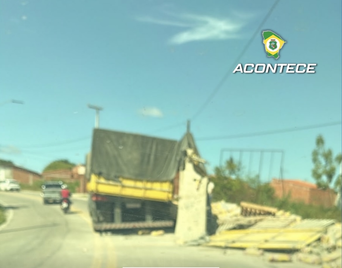 CAMINHÃO SE ENVOLVE EM INCIDENTE NA CURVA DO S, EM ITAITINGA