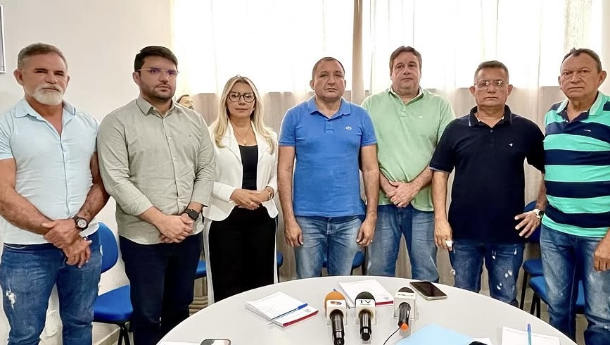 Presidente da Câmara de Canindé, Karlinda Coelho, deve acionar o Ministério Público contra prefeito da cidade após sessão extraordinária